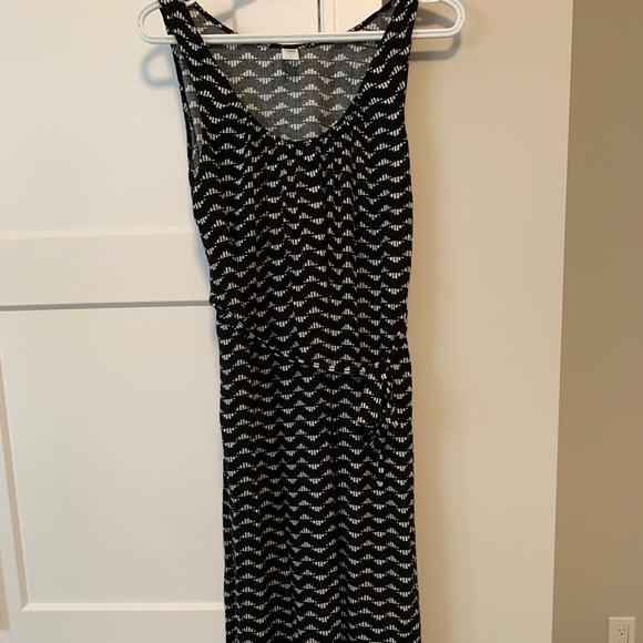 SOLD- Old Navy sleeveless maternity dress, small, long length. Black and white. - Picture 4 of 5